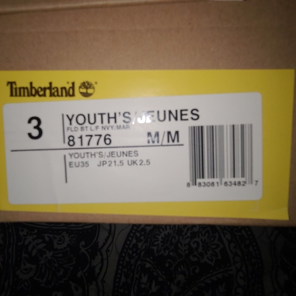 Brand new in the og box timberland boys shoes in a beautiful blue color - Picture 4 of 9